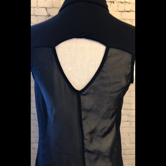 EUC Kirra black keyhole back sleeveless shirt - XS - Picture 5 of 7